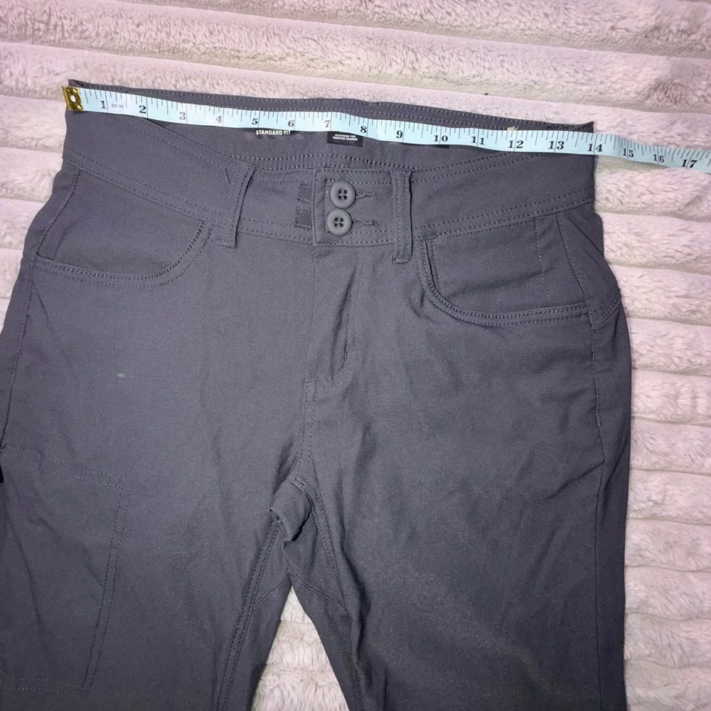 Prana Womens 2 Halle II Roll-Tab Capri Bermuda Shorts Grey Hiking Outdoor ReZion